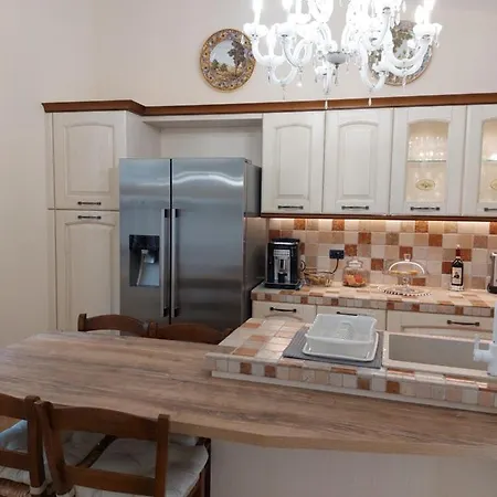 Donnini Bed and Breakfast 4*